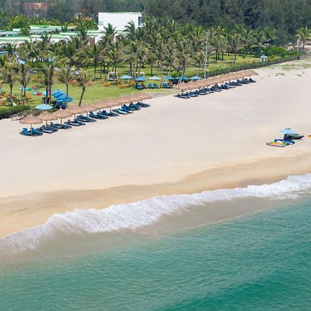 Wyndham Hoi An Royal Beachfront Resort & Villas エクステリア 写真