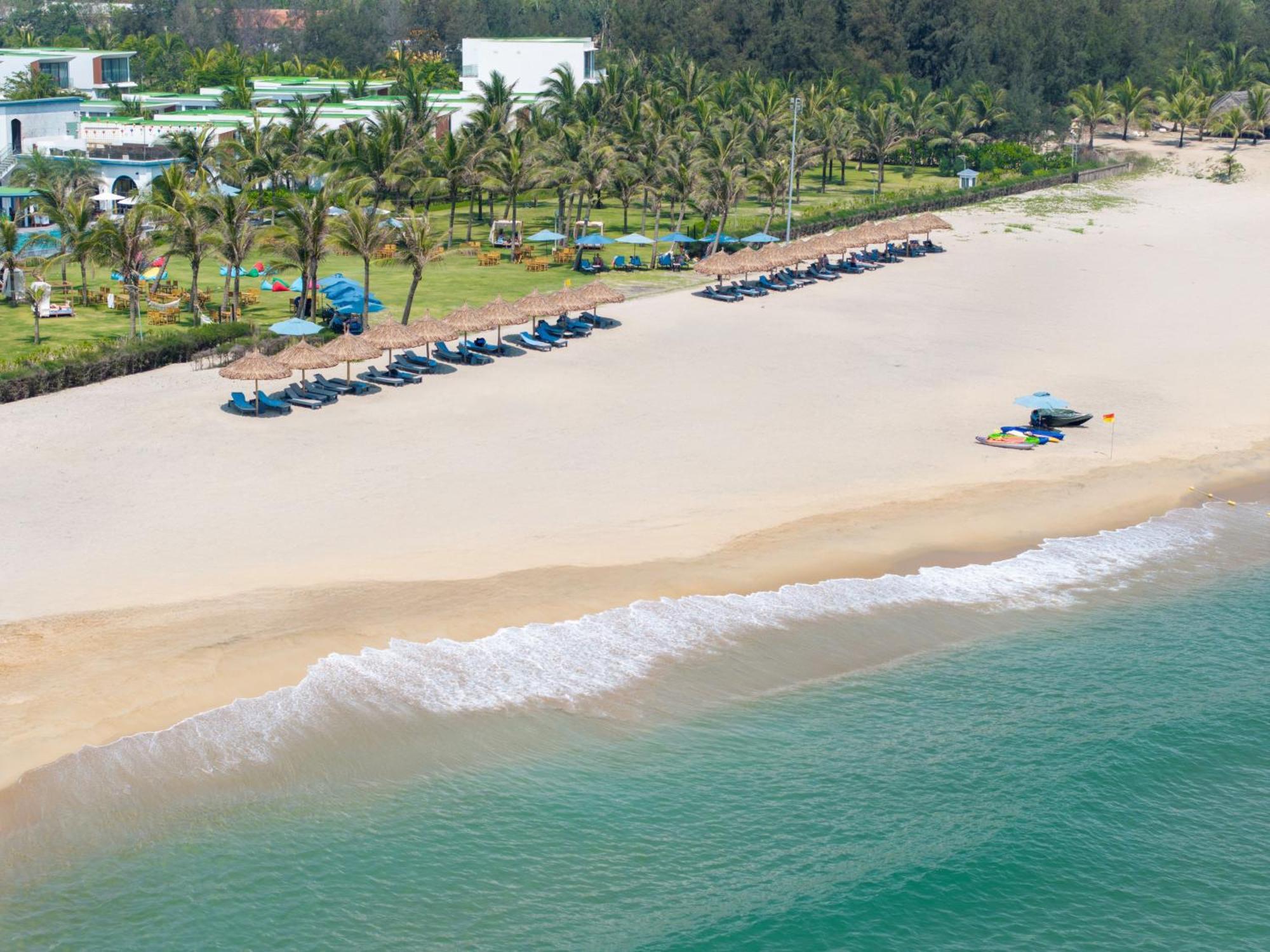 Wyndham Hoi An Royal Beachfront Resort & Villas エクステリア 写真