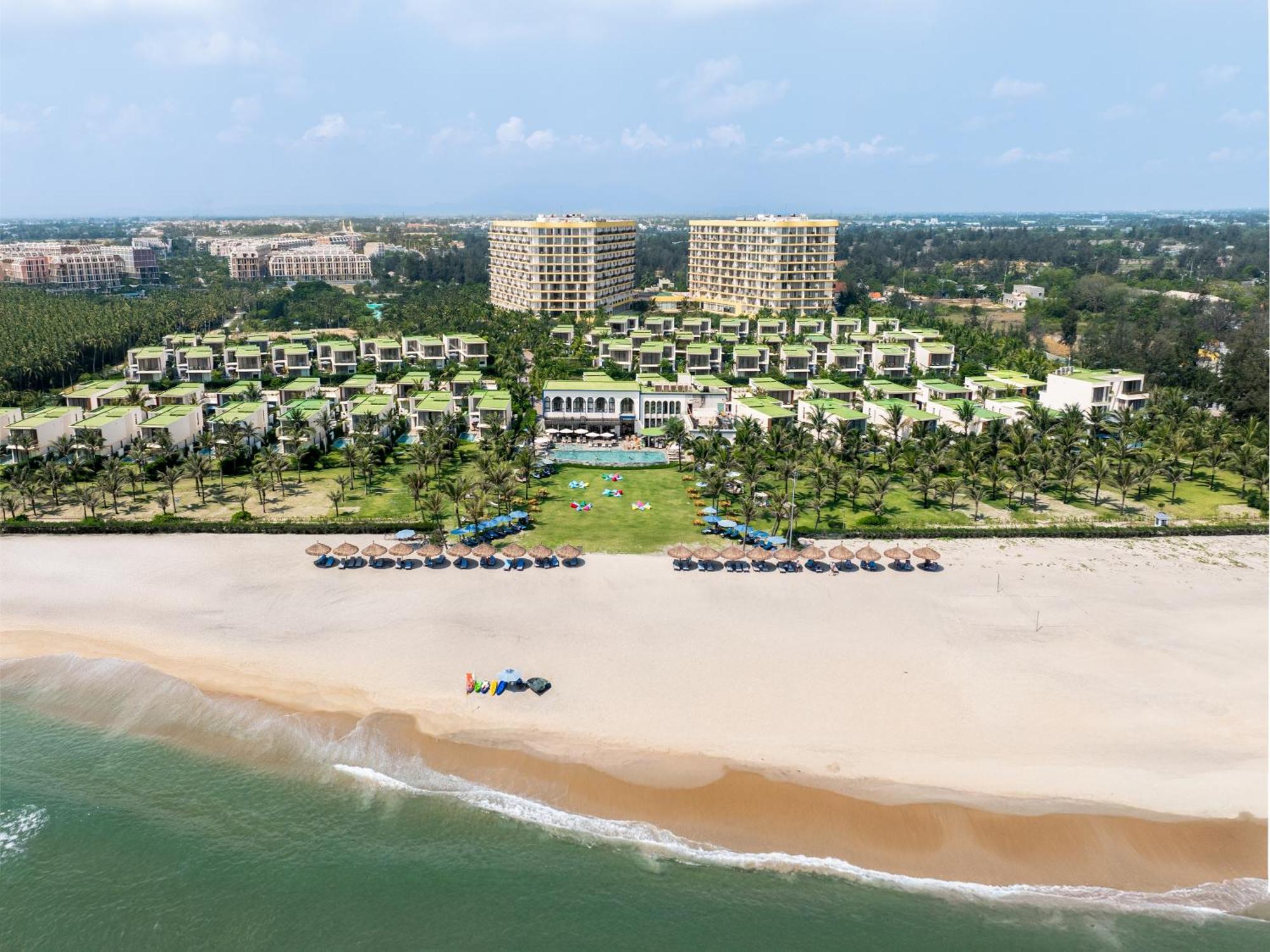 Wyndham Hoi An Royal Beachfront Resort & Villas エクステリア 写真