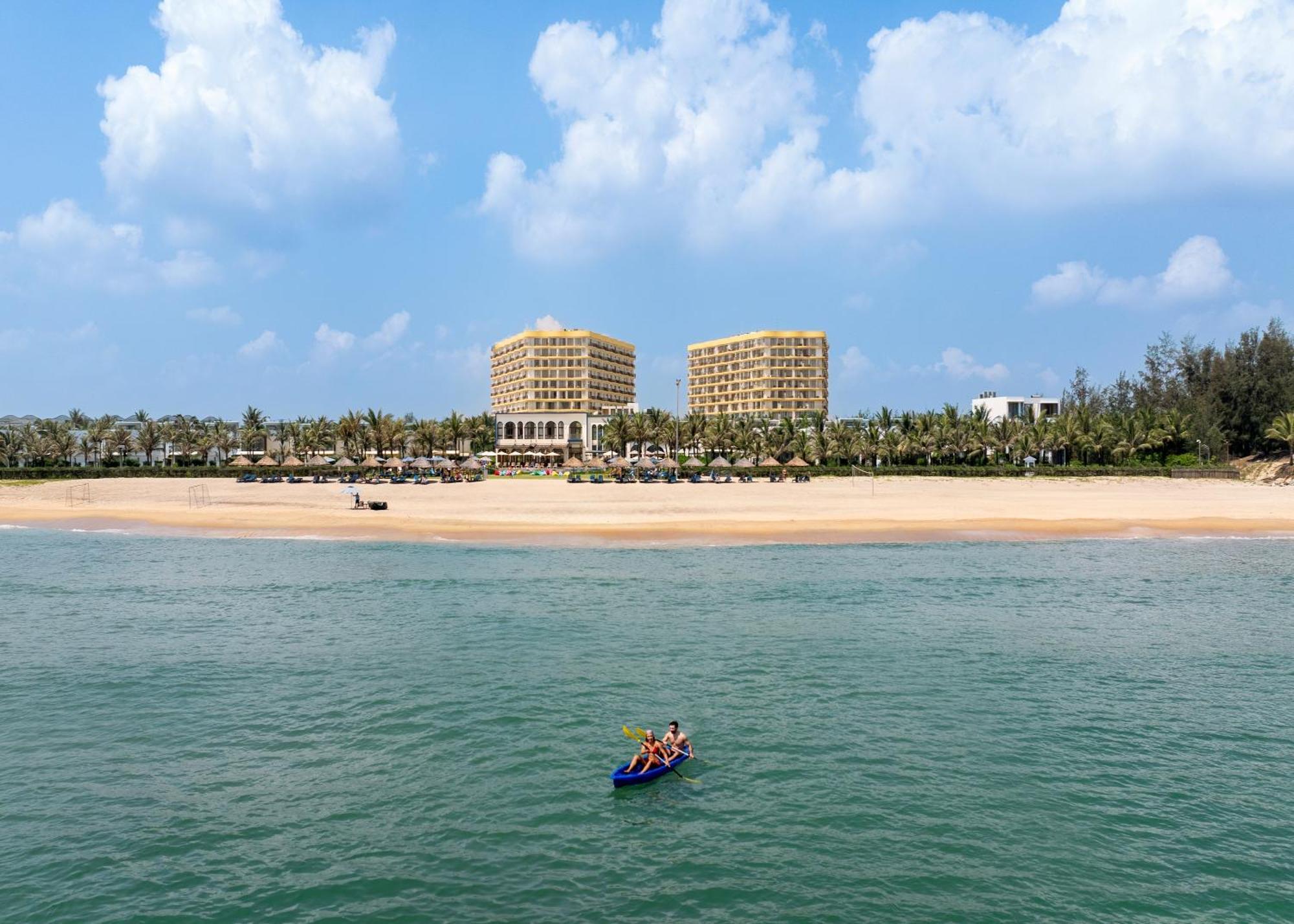 Wyndham Hoi An Royal Beachfront Resort & Villas エクステリア 写真